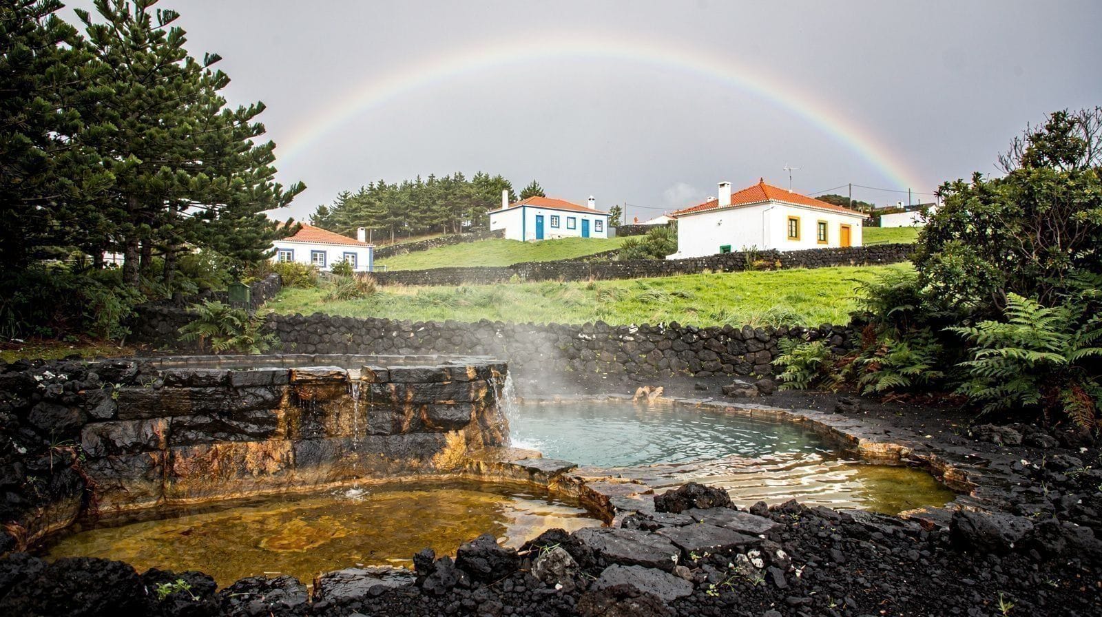 Caldeira Velha: la piscina termal alimentada por una cascada de São Miguel