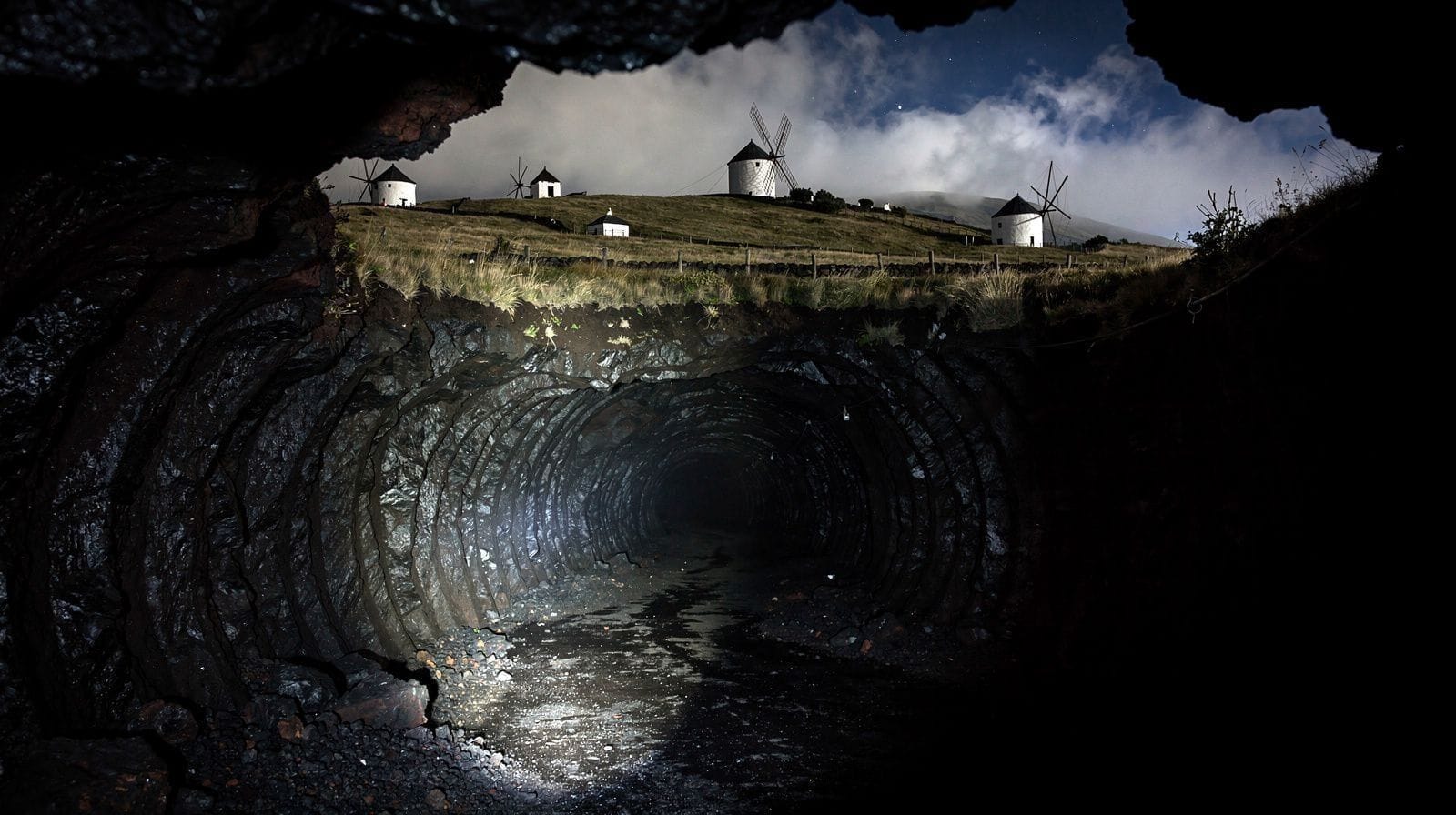 Furna do Enxofre: la cueva volcánica y el lago de Graciosa